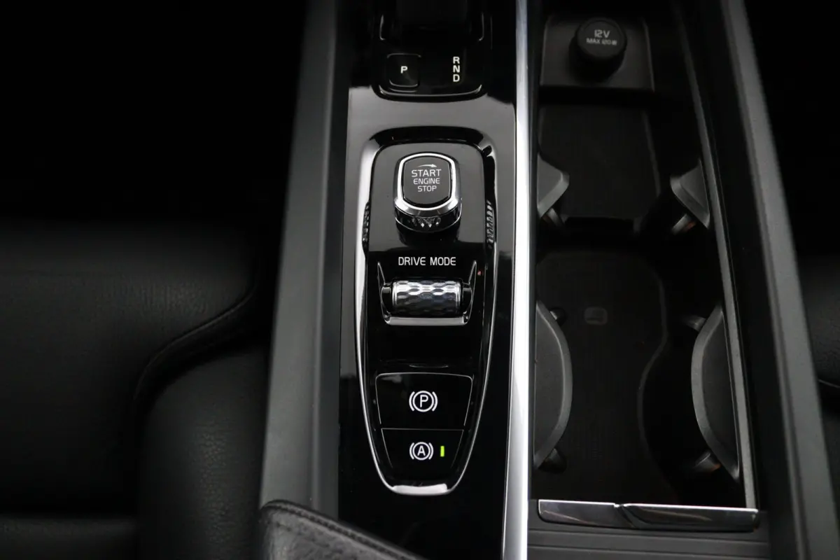 B5 Black Pack | Trekhaak 2300KG! | Camera | Adaptive Cruise | BLIS | Stoelverwarming | Verwarmbare Voorruit | CarPlay/Android Auto