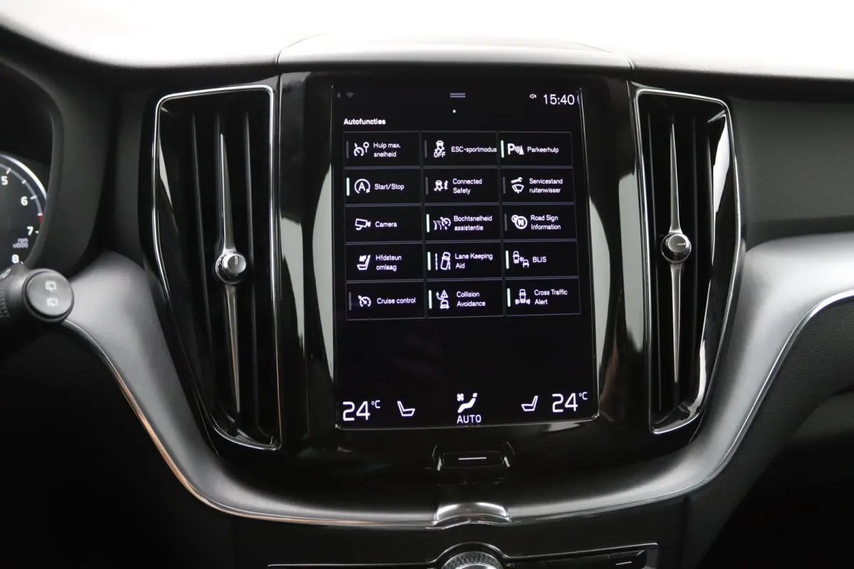 B5 Black Pack | Trekhaak 2300KG! | Camera | Adaptive Cruise | BLIS | Stoelverwarming | Verwarmbare Voorruit | CarPlay/Android Auto