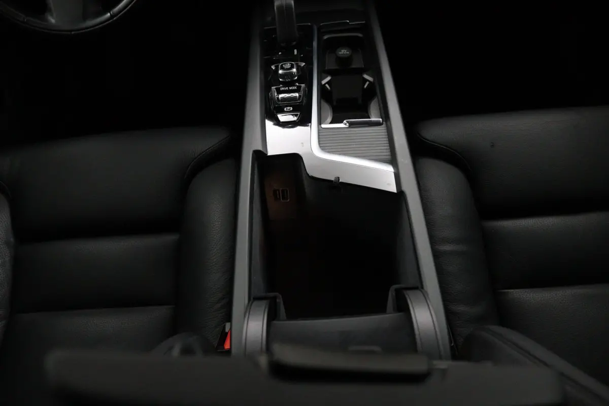 B5 Black Pack | Trekhaak 2300KG! | Camera | Adaptive Cruise | BLIS | Stoelverwarming | Verwarmbare Voorruit | CarPlay/Android Auto