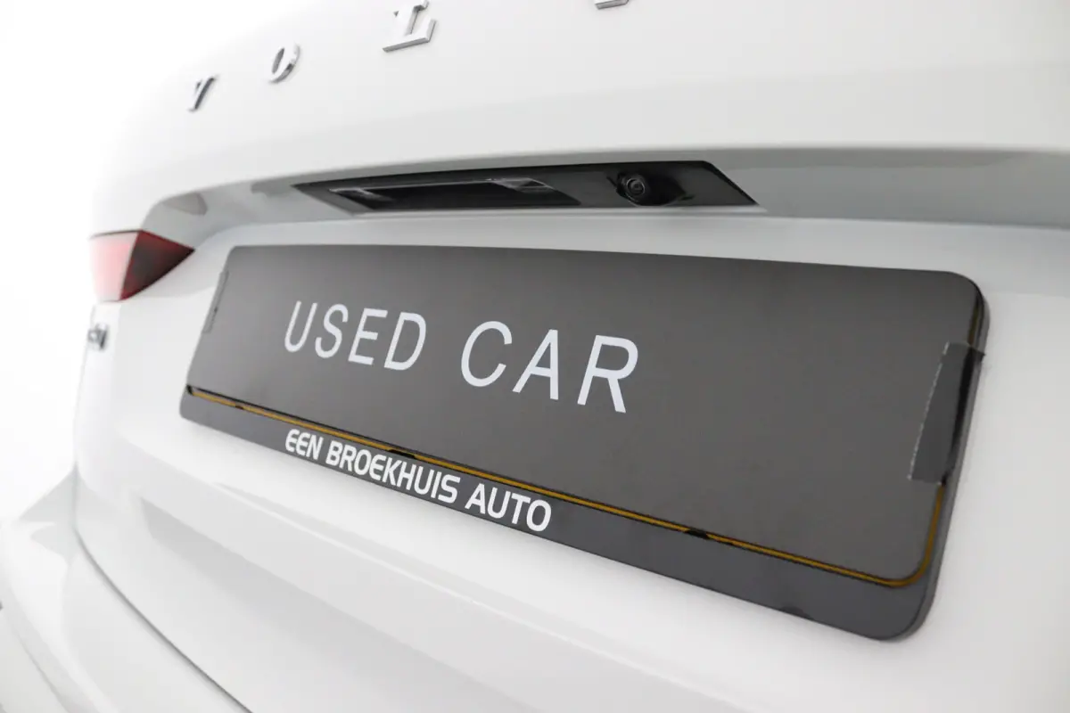 B5 Black Pack | Trekhaak 2300KG! | Camera | Adaptive Cruise | BLIS | Stoelverwarming | Verwarmbare Voorruit | CarPlay/Android Auto