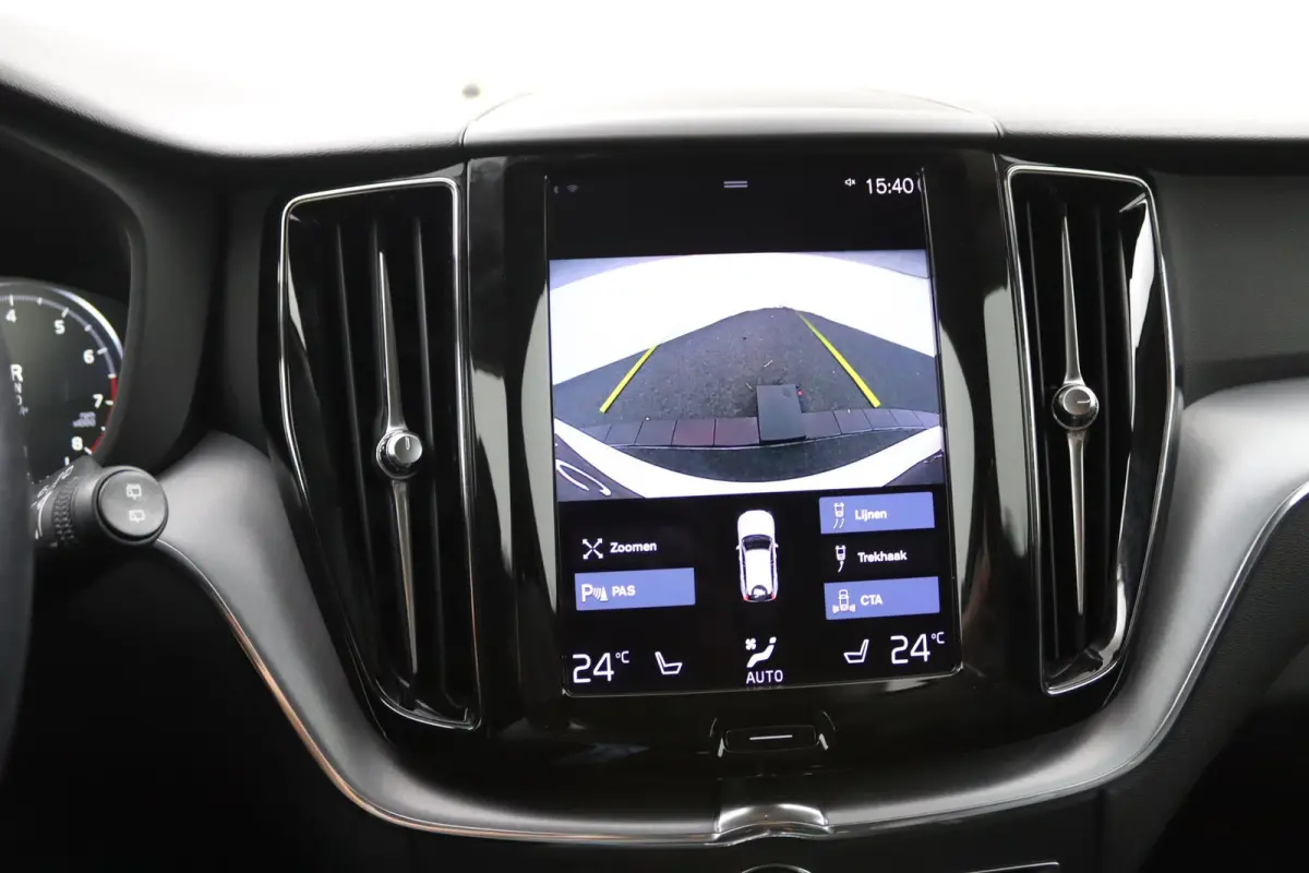 B5 Black Pack | Trekhaak 2300KG! | Camera | Adaptive Cruise | BLIS | Stoelverwarming | Verwarmbare Voorruit | CarPlay/Android Auto