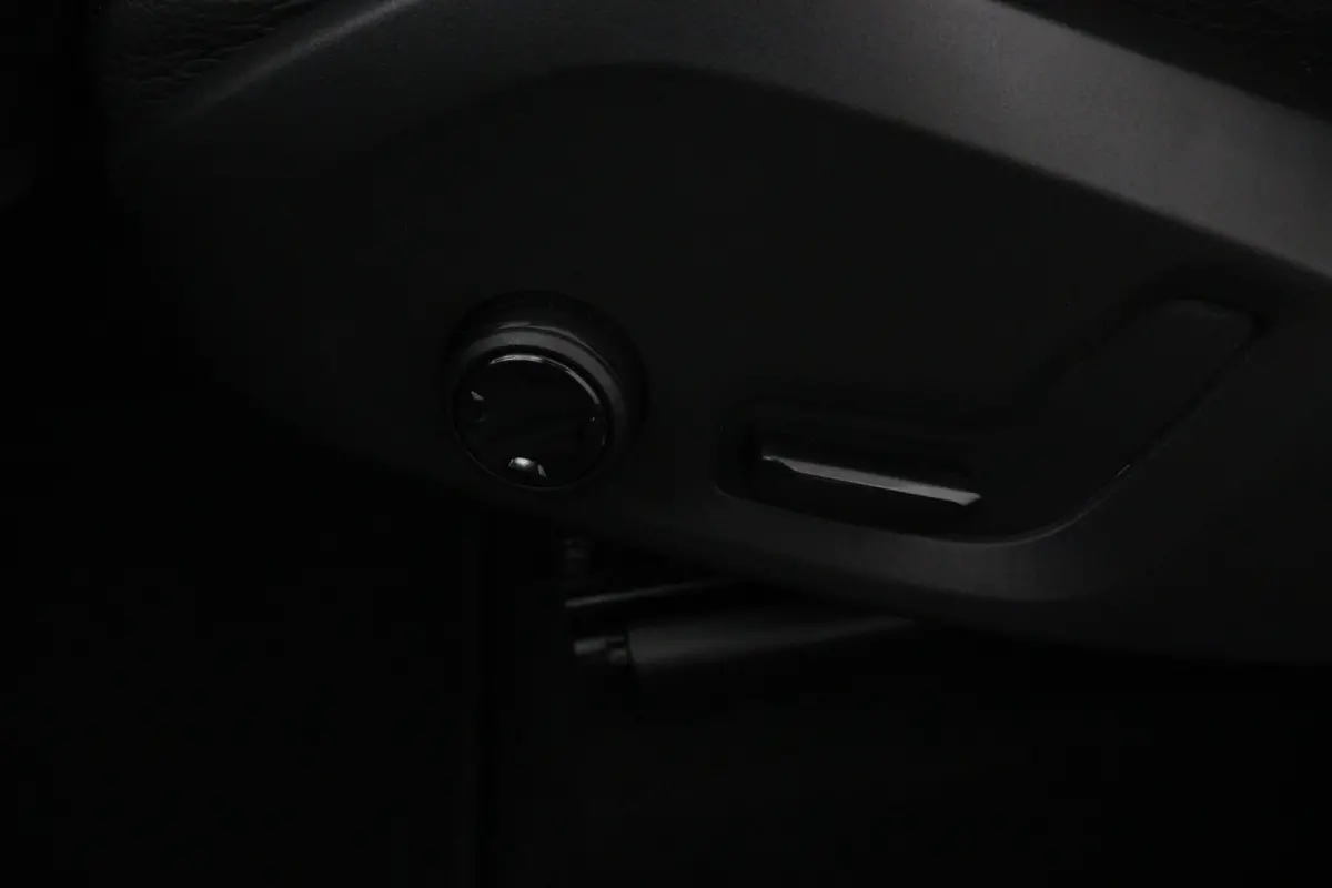 B5 Black Pack | Trekhaak 2300KG! | Camera | Adaptive Cruise | BLIS | Stoelverwarming | Verwarmbare Voorruit | CarPlay/Android Auto
