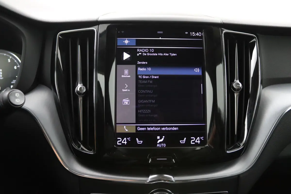 B5 Black Pack | Trekhaak 2300KG! | Camera | Adaptive Cruise | BLIS | Stoelverwarming | Verwarmbare Voorruit | CarPlay/Android Auto