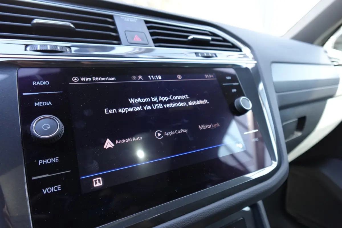 1.5 TSI R-Line PANO KEYLESS CAM
