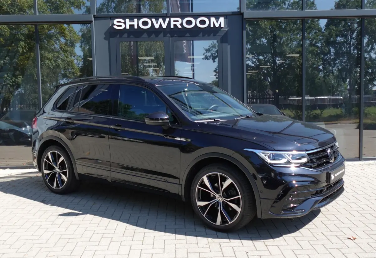 1.5 TSI R-Line PANO KEYLESS CAM