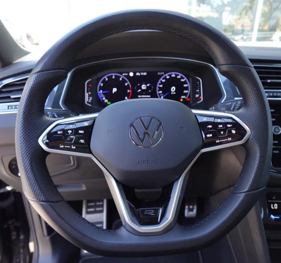 1.5 TSI R-Line PANO KEYLESS CAM