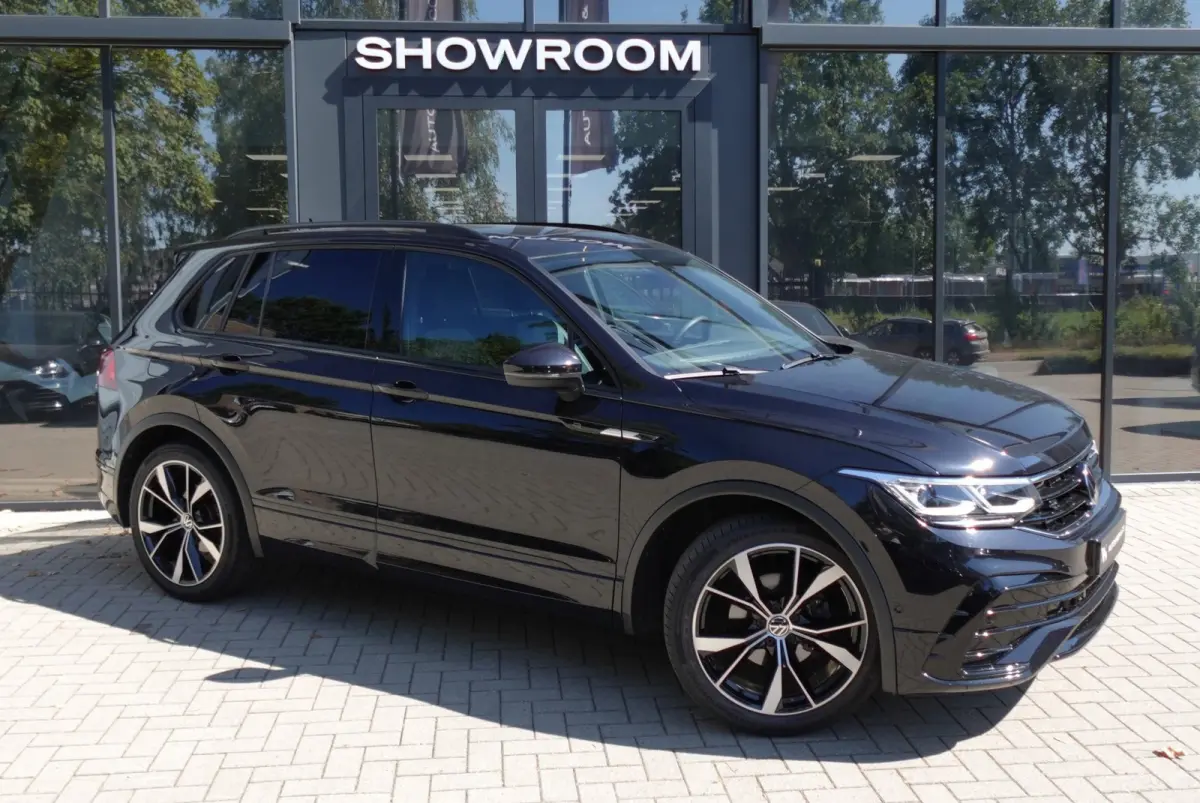 1.5 TSI R-Line PANO KEYLESS CAM