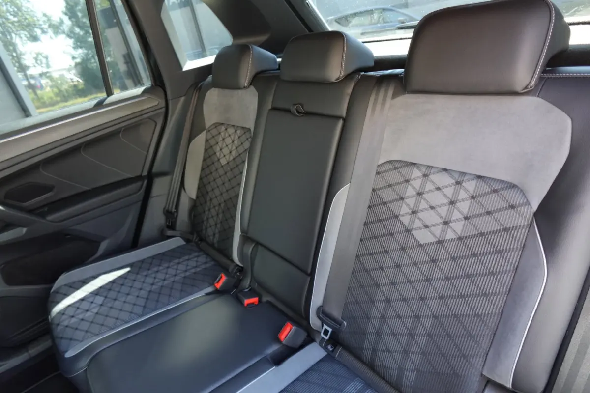 1.5 TSI R-Line PANO KEYLESS CAM