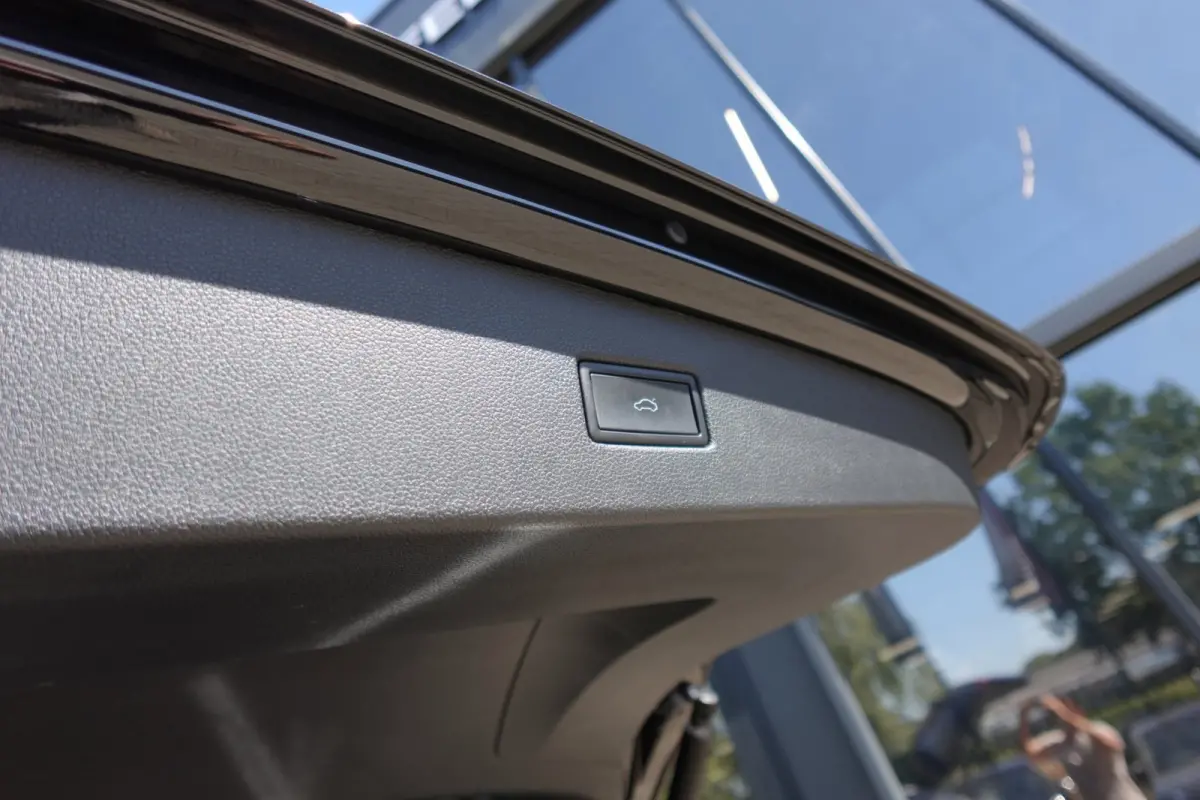 1.5 TSI R-Line PANO KEYLESS CAM