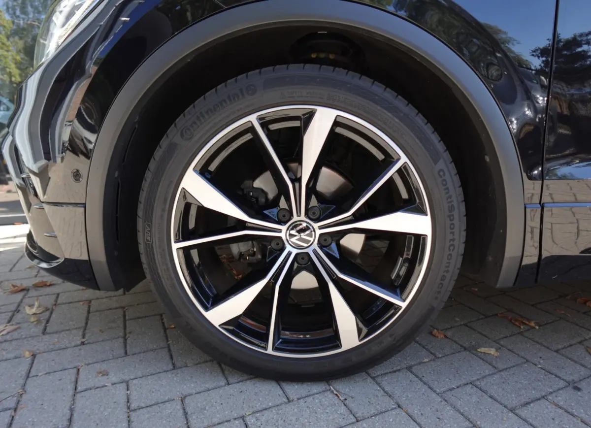 1.5 TSI R-Line PANO KEYLESS CAM