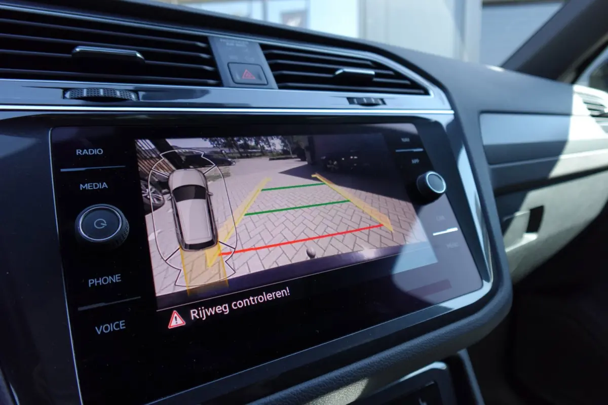 1.5 TSI R-Line PANO KEYLESS CAM