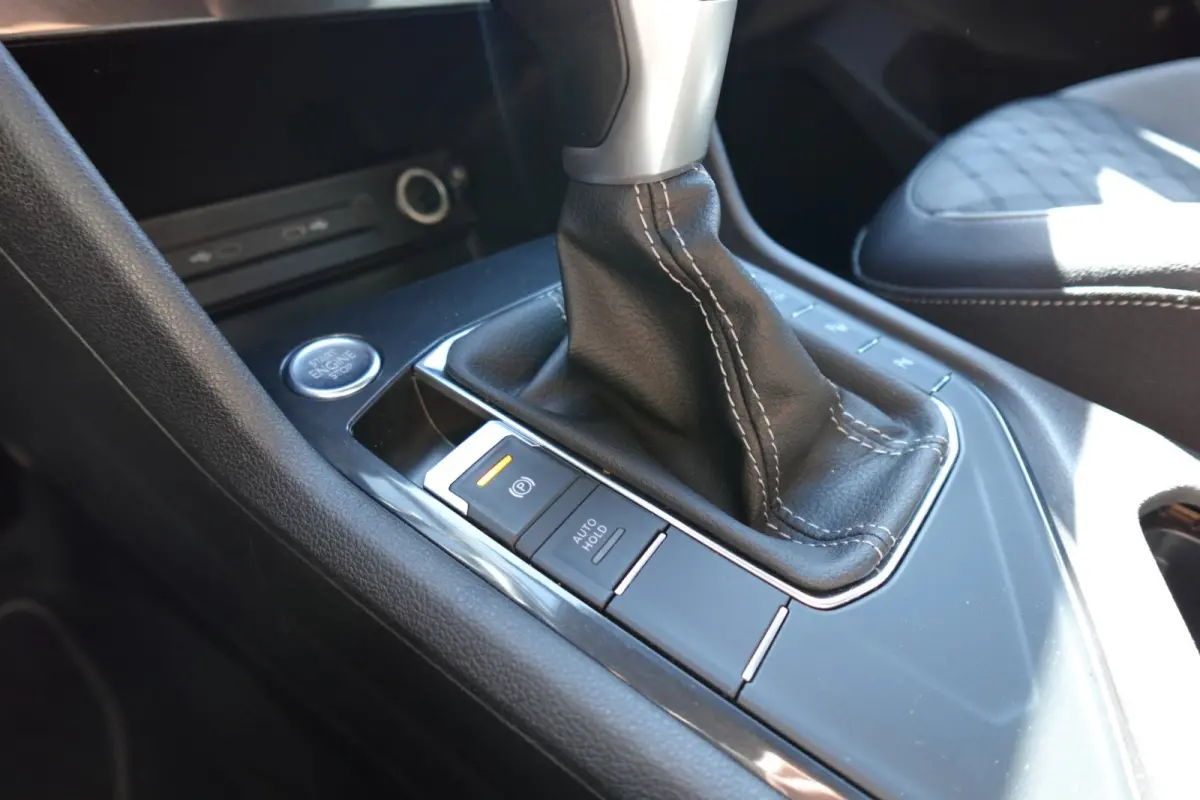 1.5 TSI R-Line PANO KEYLESS CAM
