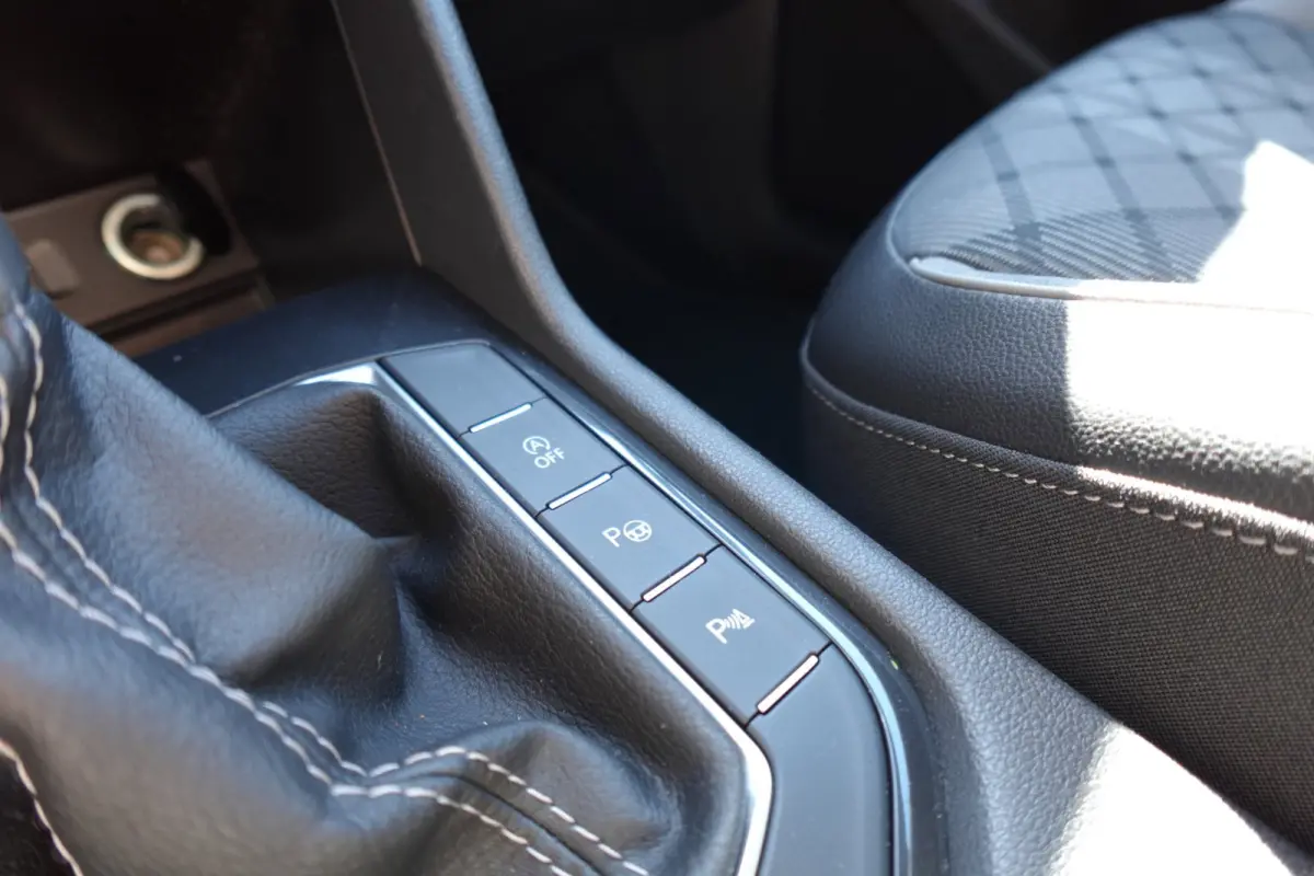 1.5 TSI R-Line PANO KEYLESS CAM