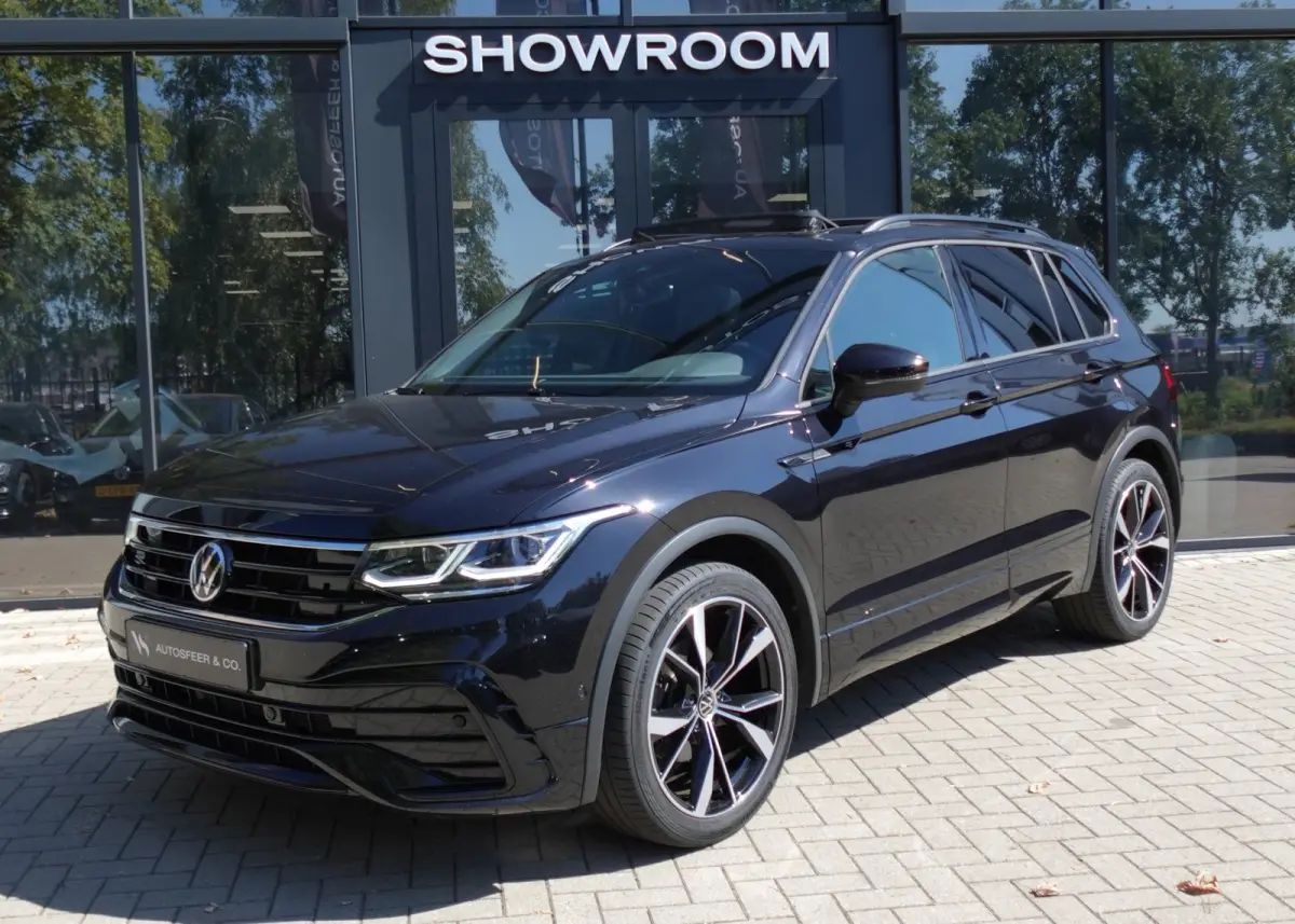 1.5 TSI R-Line PANO KEYLESS CAM