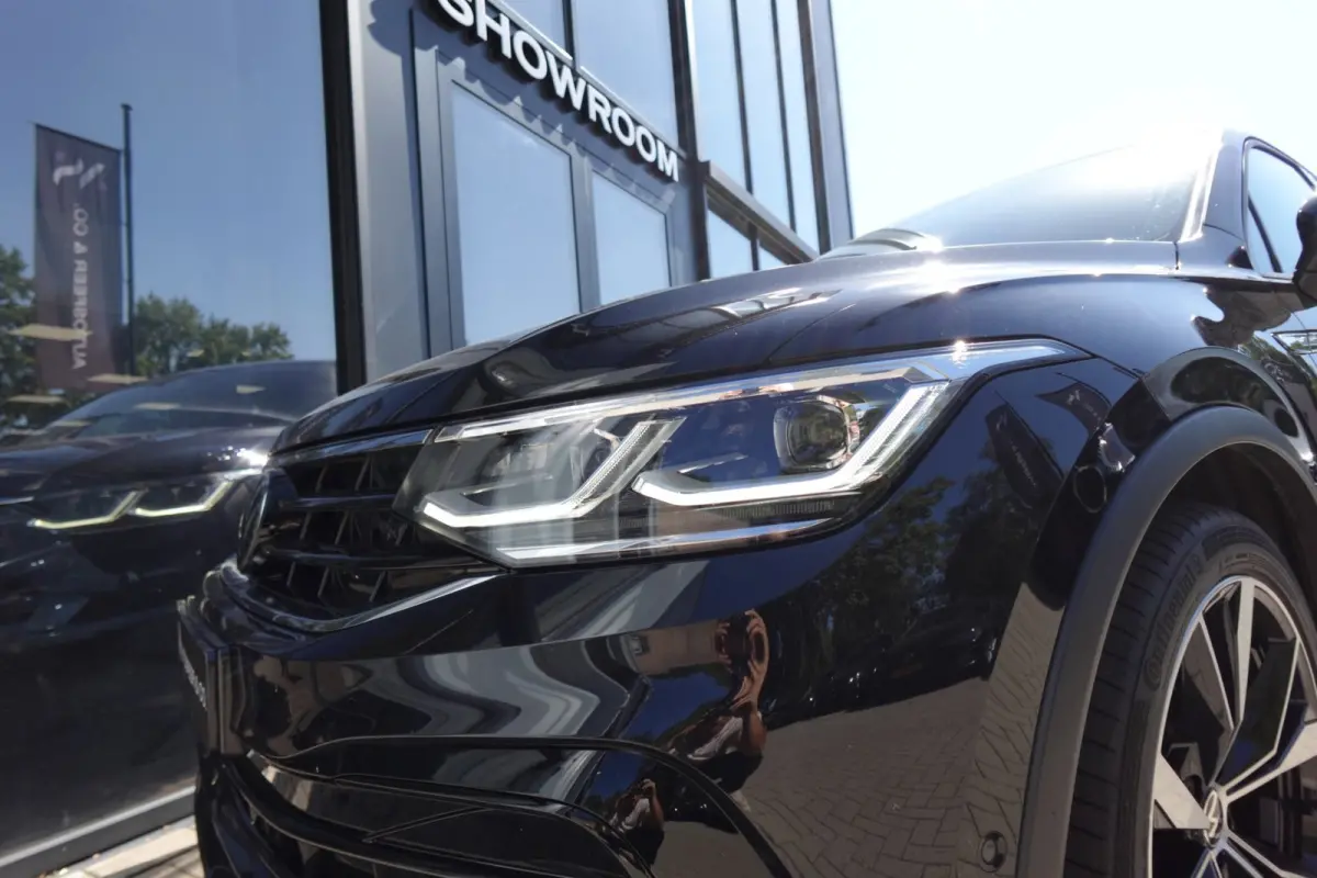 1.5 TSI R-Line PANO KEYLESS CAM