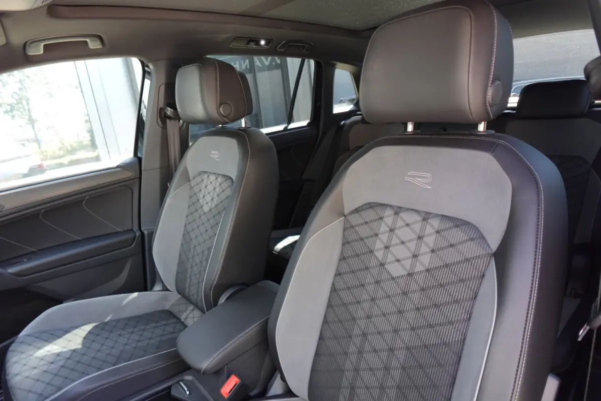 1.5 TSI R-Line PANO KEYLESS CAM