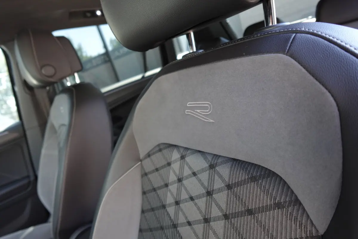 1.5 TSI R-Line PANO KEYLESS CAM