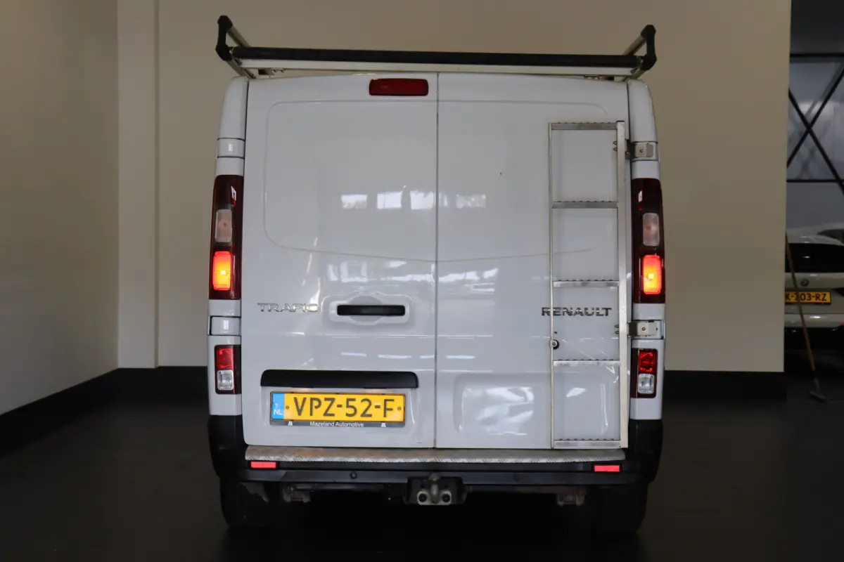 2.0 dCi 110PK L2 EURO 6 - Airco - Cruise - Trekhaak - € 14.900,- Excl.