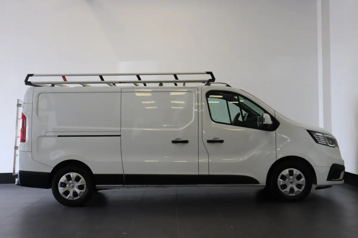 2.0 dCi 110PK L2 EURO 6 - Airco - Cruise - Trekhaak - € 15.900,- Excl.