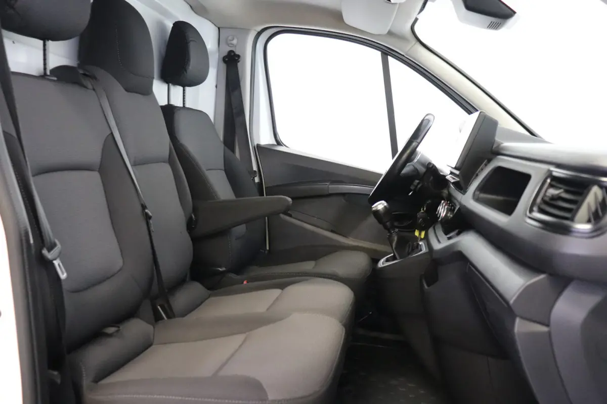 2.0 dCi 110PK L2 EURO 6 - Airco - Cruise - Trekhaak - € 15.900,- Excl.