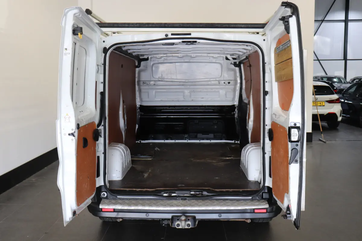 2.0 dCi 110PK L2 EURO 6 - Airco - Cruise - Trekhaak - € 14.900,- Excl.