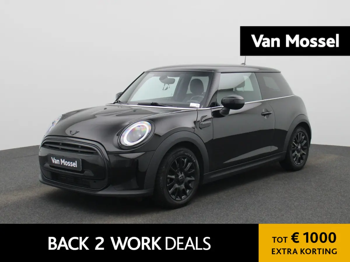 1.5 Cooper Essential | Navigatie | Black pakket | Parkeer sensoren | Airco | Virtual cockpit | Union Jack achterlichten | Bluetooth