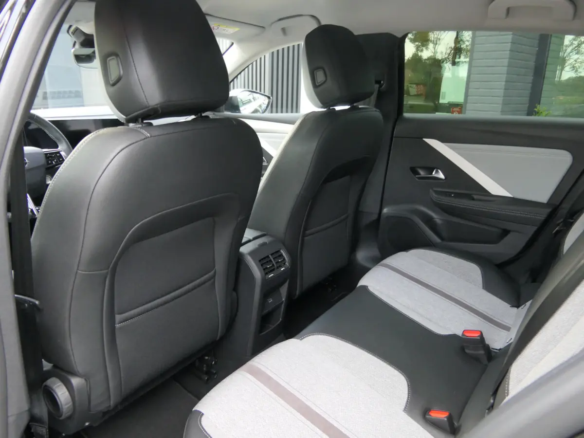 1.6 Turbo Plug in Hybrid Elegance | Camera | Navigatie