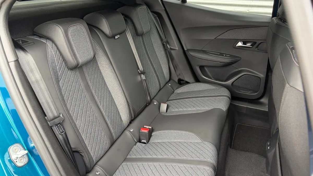 Allure | Active Safety Brake met camera en radar (automatisch noodremsysteem) met Distance Alert (waarschuwing dreigende aanrijding) | Advanced Active Safety Brake met camera en radar | Clim