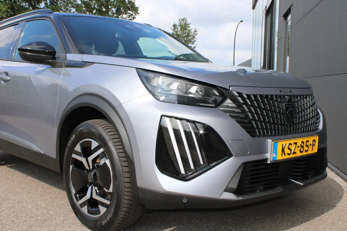 GT | Active Safety Brake met camera en radar (automatisch noodremsysteem) met Distance Alert (waarschuwing dreigende aanrijding) | Advanced Active Safety Brake met camera en radar | Climate 