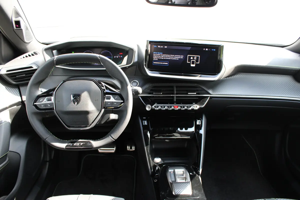 GT | Active Safety Brake met camera en radar (automatisch noodremsysteem) met Distance Alert (waarschuwing dreigende aanrijding) | Advanced Active Safety Brake met camera en radar | Climate 