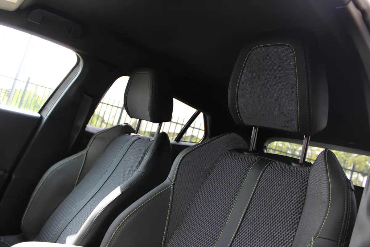 GT | Active Safety Brake met camera en radar (automatisch noodremsysteem) met Distance Alert (waarschuwing dreigende aanrijding) | Advanced Active Safety Brake met camera en radar | Climate 