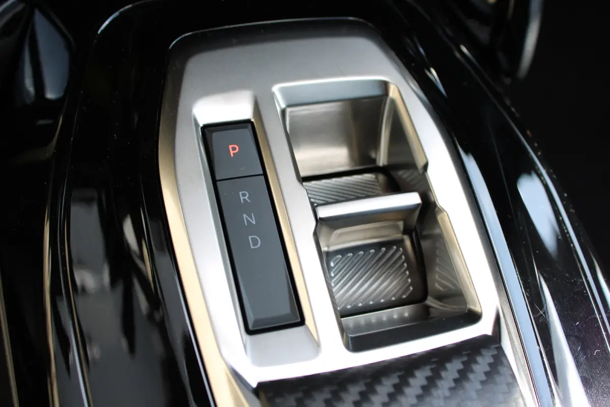 GT | Active Safety Brake met camera en radar (automatisch noodremsysteem) met Distance Alert (waarschuwing dreigende aanrijding) | Advanced Active Safety Brake met camera en radar | Climate 