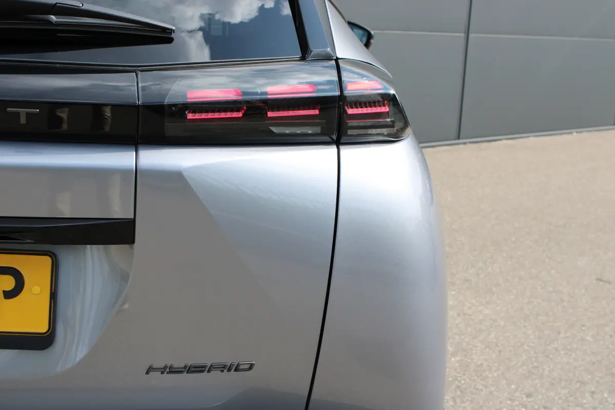 GT | Active Safety Brake met camera en radar (automatisch noodremsysteem) met Distance Alert (waarschuwing dreigende aanrijding) | Advanced Active Safety Brake met camera en radar | Climate 