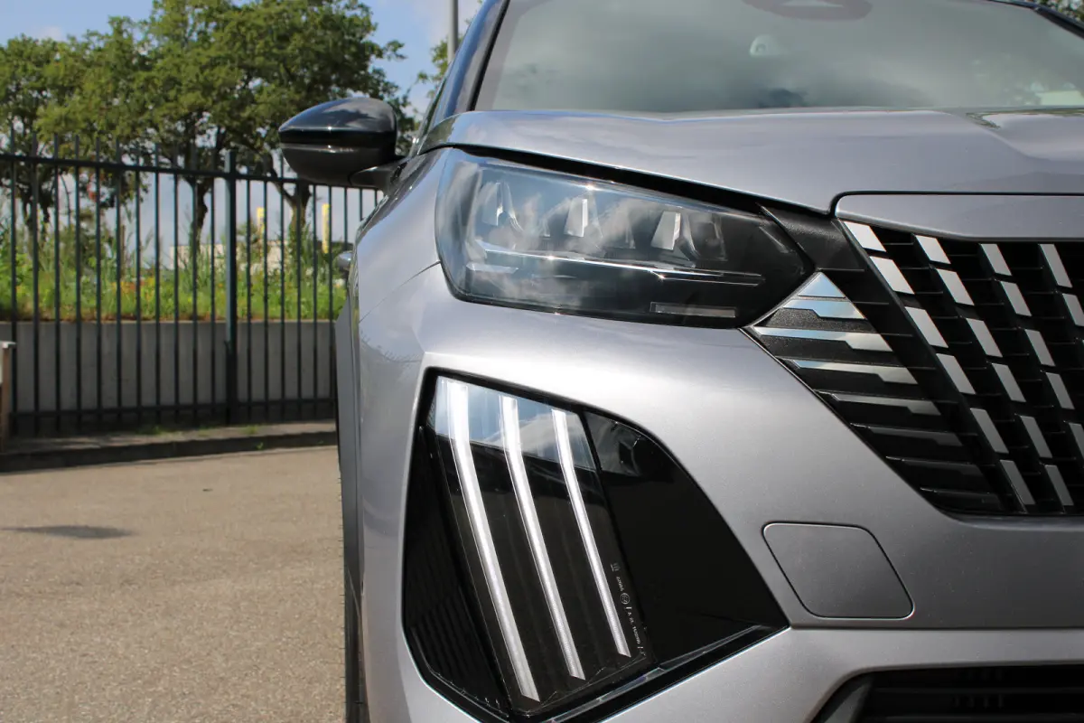 GT | Active Safety Brake met camera en radar (automatisch noodremsysteem) met Distance Alert (waarschuwing dreigende aanrijding) | Advanced Active Safety Brake met camera en radar | Climate 