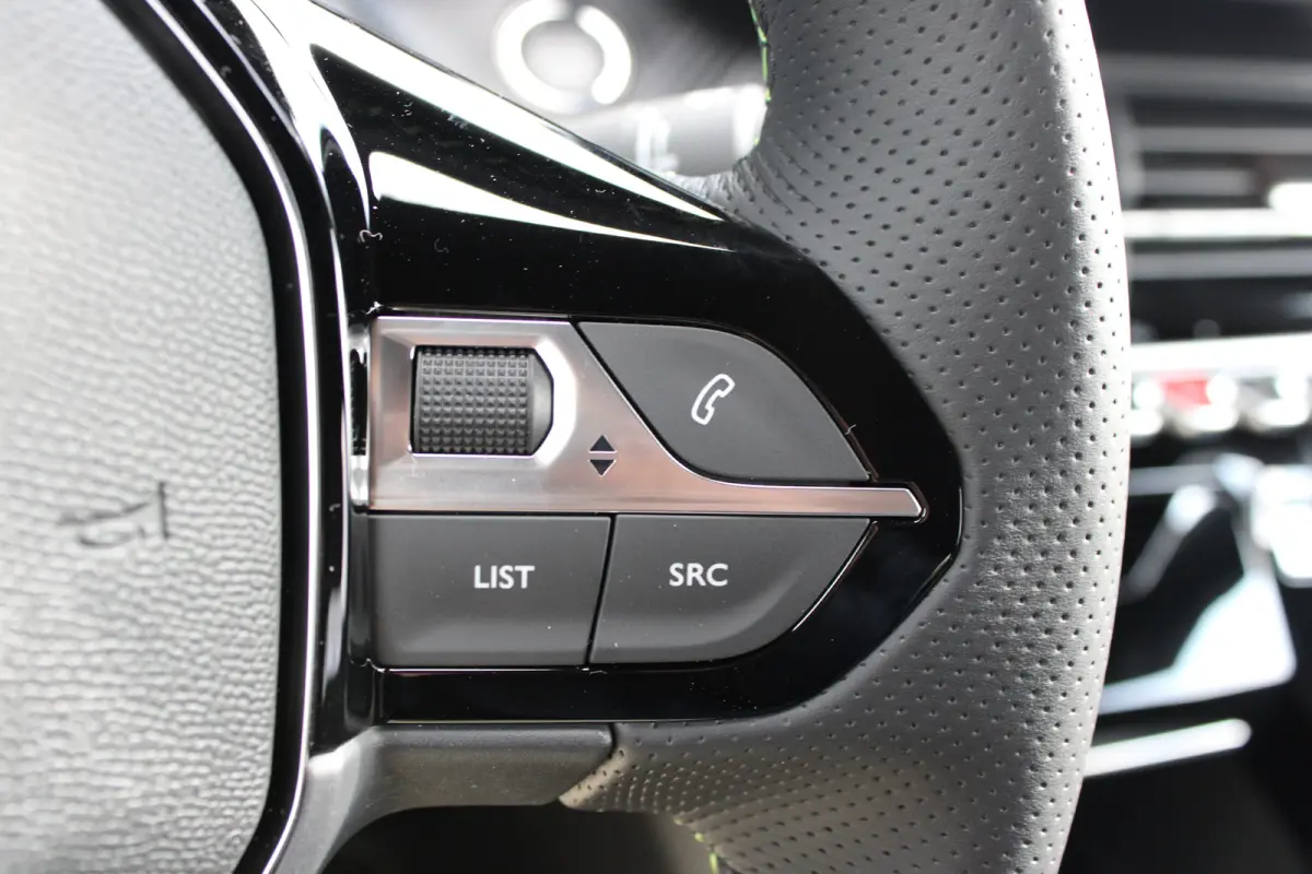 GT | Active Safety Brake met camera en radar (automatisch noodremsysteem) met Distance Alert (waarschuwing dreigende aanrijding) | Advanced Active Safety Brake met camera en radar | Climate 