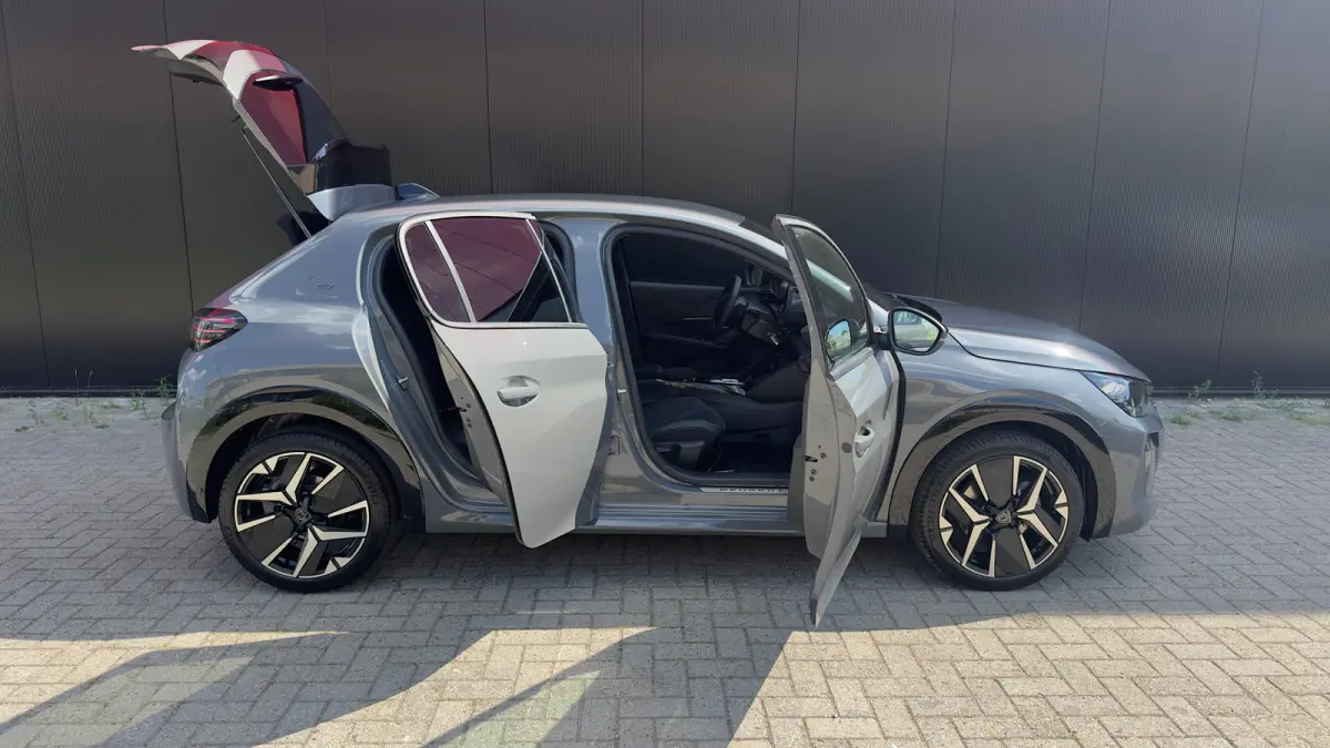 GT | Elektrische parkeerrem | Extra getinte achterste zijruiten en achterruit | Extra getinte achterste zijruiten en achterruit