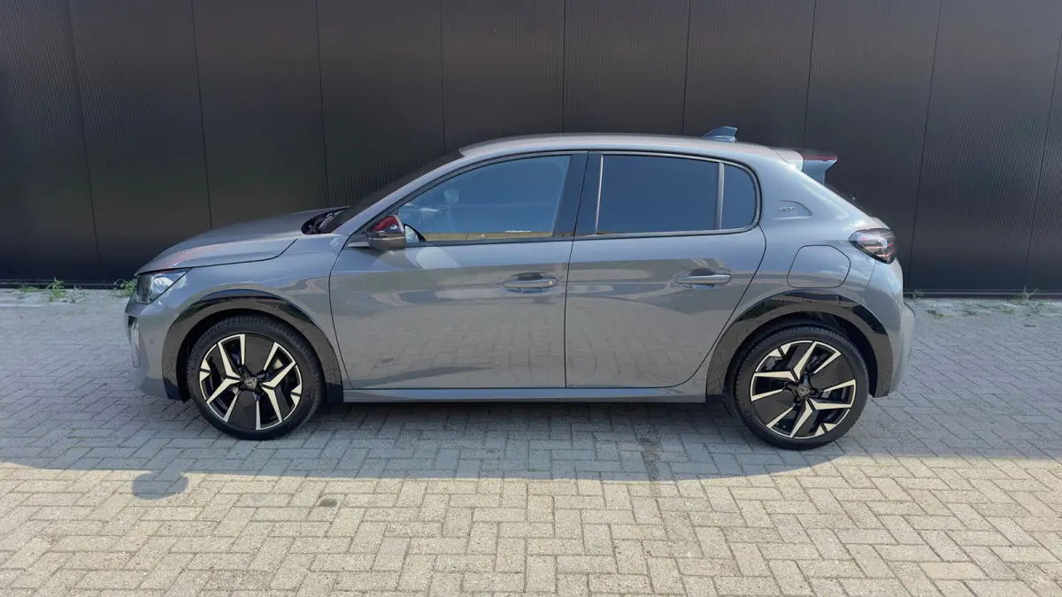 GT | Elektrische parkeerrem | Extra getinte achterste zijruiten en achterruit | Extra getinte achterste zijruiten en achterruit