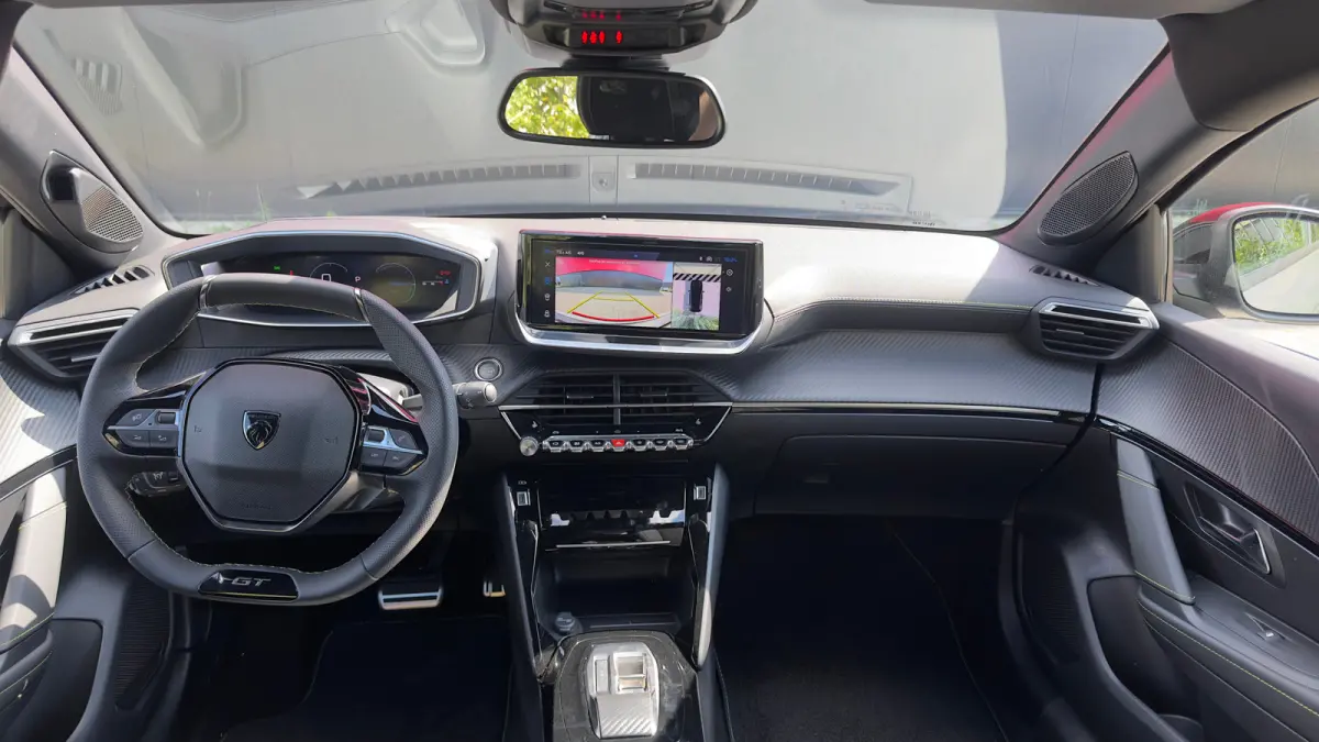 GT | Elektrische parkeerrem | Extra getinte achterste zijruiten en achterruit | Extra getinte achterste zijruiten en achterruit