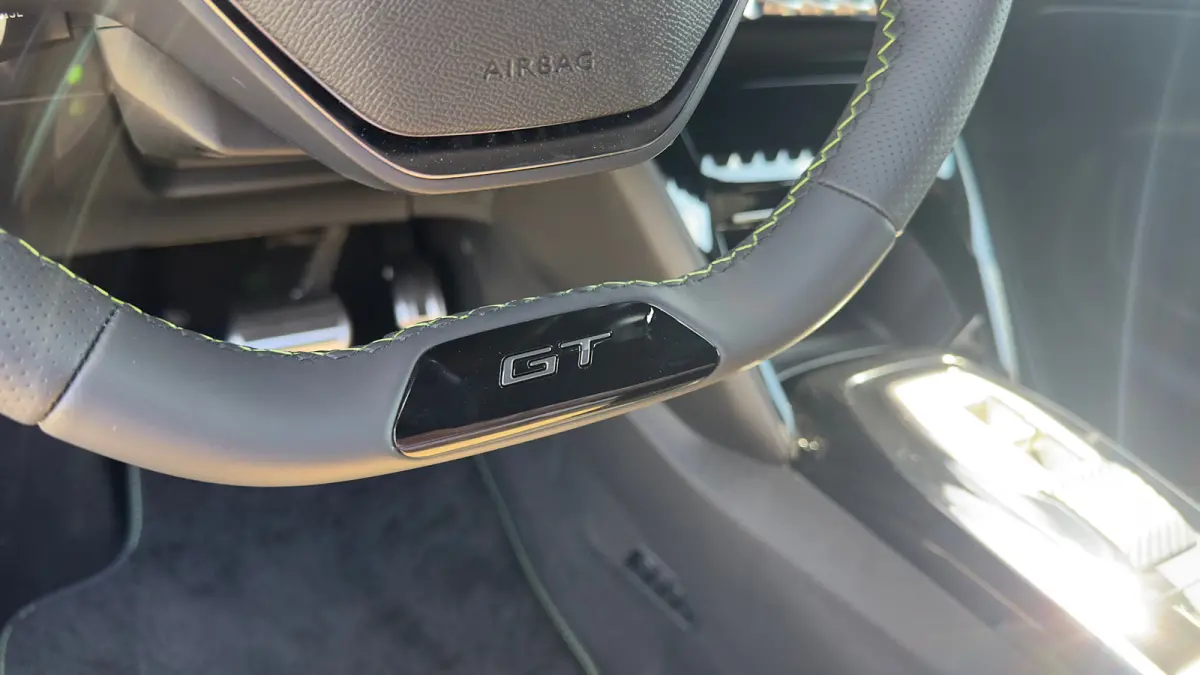 GT | Elektrische parkeerrem | Extra getinte achterste zijruiten en achterruit | Extra getinte achterste zijruiten en achterruit