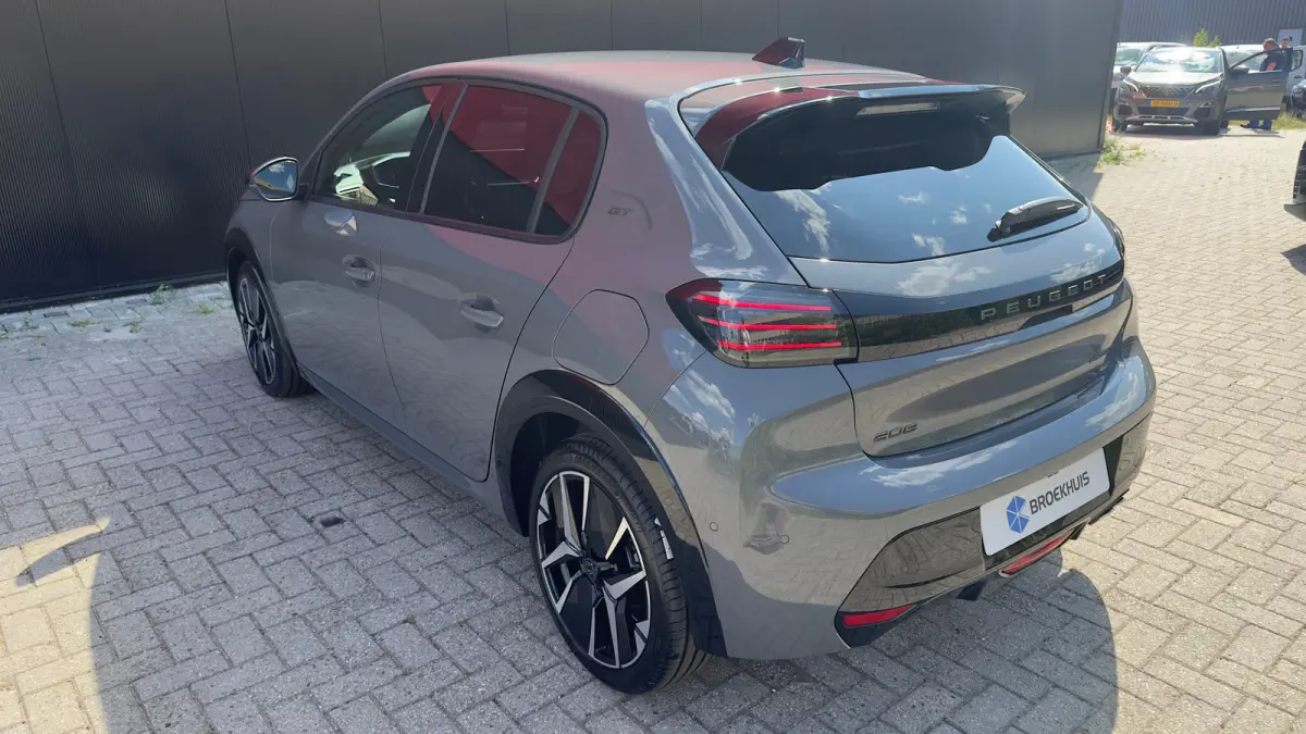 GT | Elektrische parkeerrem | Extra getinte achterste zijruiten en achterruit | Extra getinte achterste zijruiten en achterruit