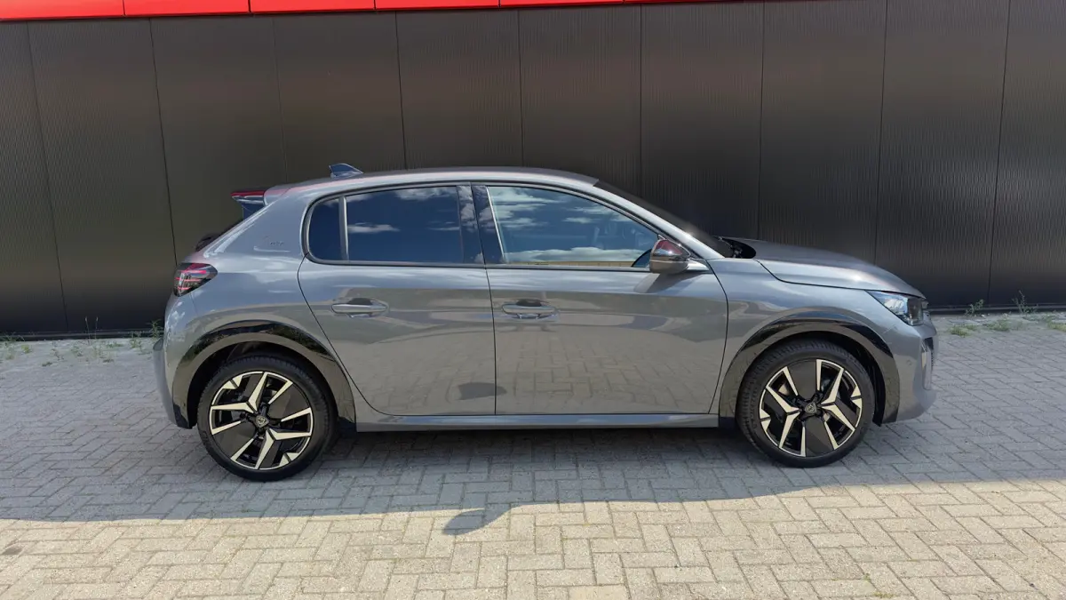 GT | Elektrische parkeerrem | Extra getinte achterste zijruiten en achterruit | Extra getinte achterste zijruiten en achterruit