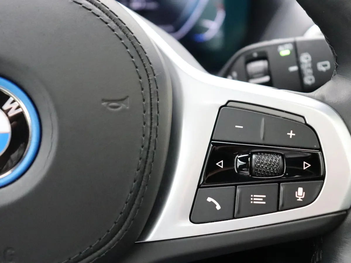 High Executive 80 kWh SoH 97% | High Executive | Stuurwielrand Verwarmd | Driving Assistant Professional | 19''