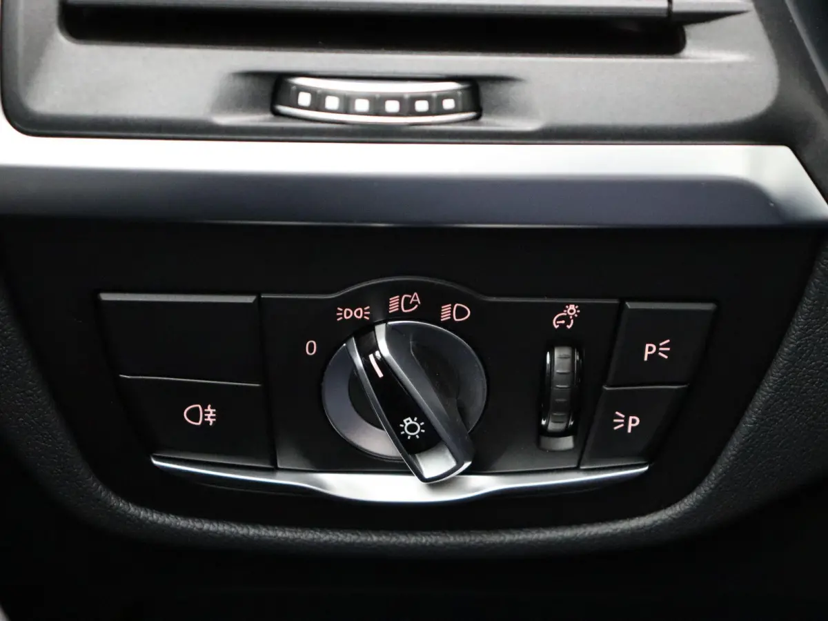 High Executive 80 kWh SoH 97% | High Executive | Stuurwielrand Verwarmd | Driving Assistant Professional | 19''