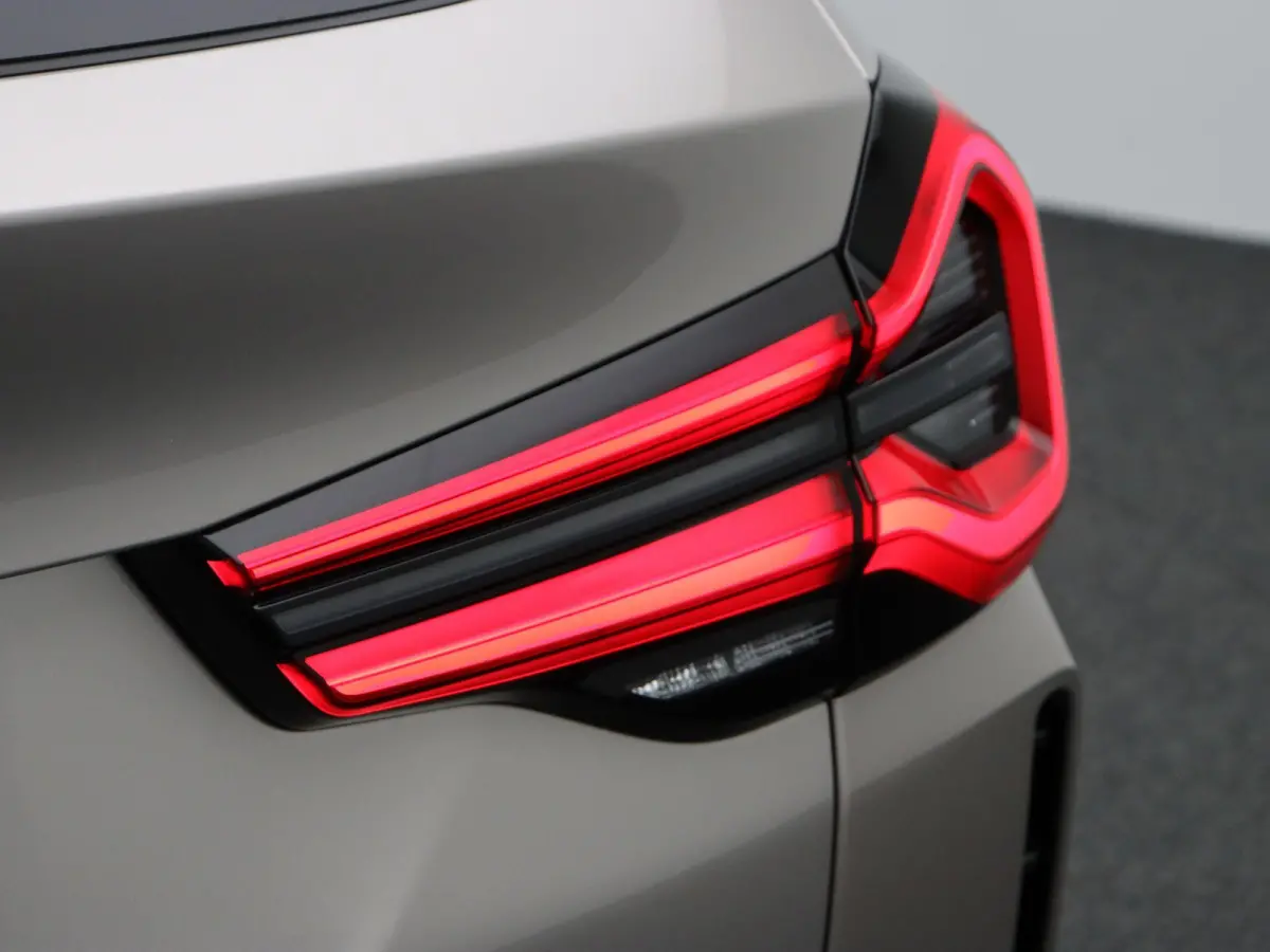 High Executive 80 kWh SoH 97% | High Executive | Stuurwielrand Verwarmd | Driving Assistant Professional | 19''