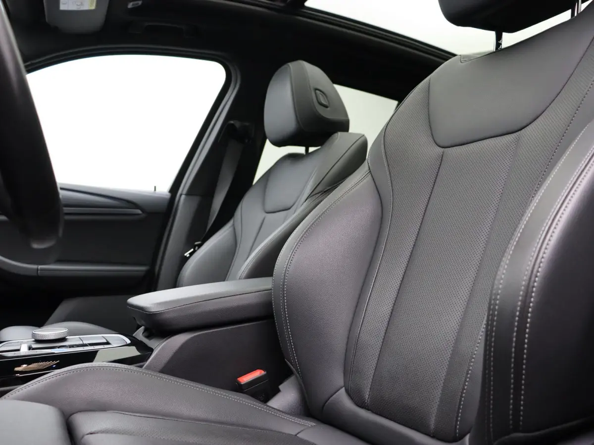 High Executive 80 kWh SoH 97% | High Executive | Stuurwielrand Verwarmd | Driving Assistant Professional | 19''