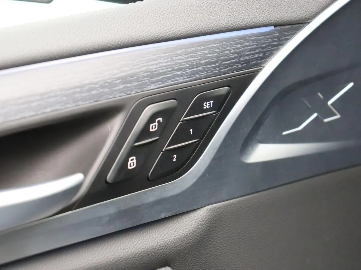 High Executive 80 kWh SoH 97% | High Executive | Stuurwielrand Verwarmd | Driving Assistant Professional | 19''