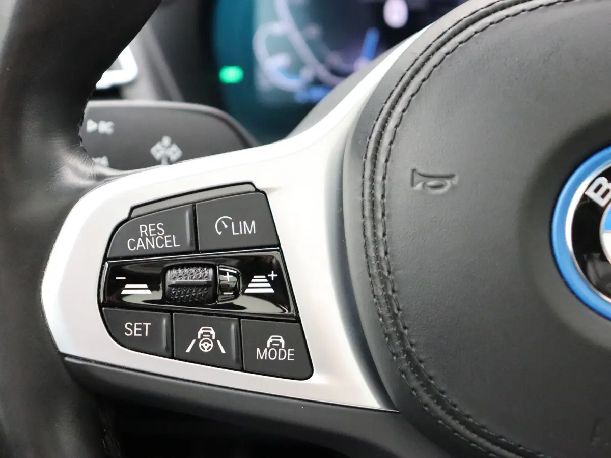 High Executive 80 kWh SoH 97% | High Executive | Stuurwielrand Verwarmd | Driving Assistant Professional | 19''