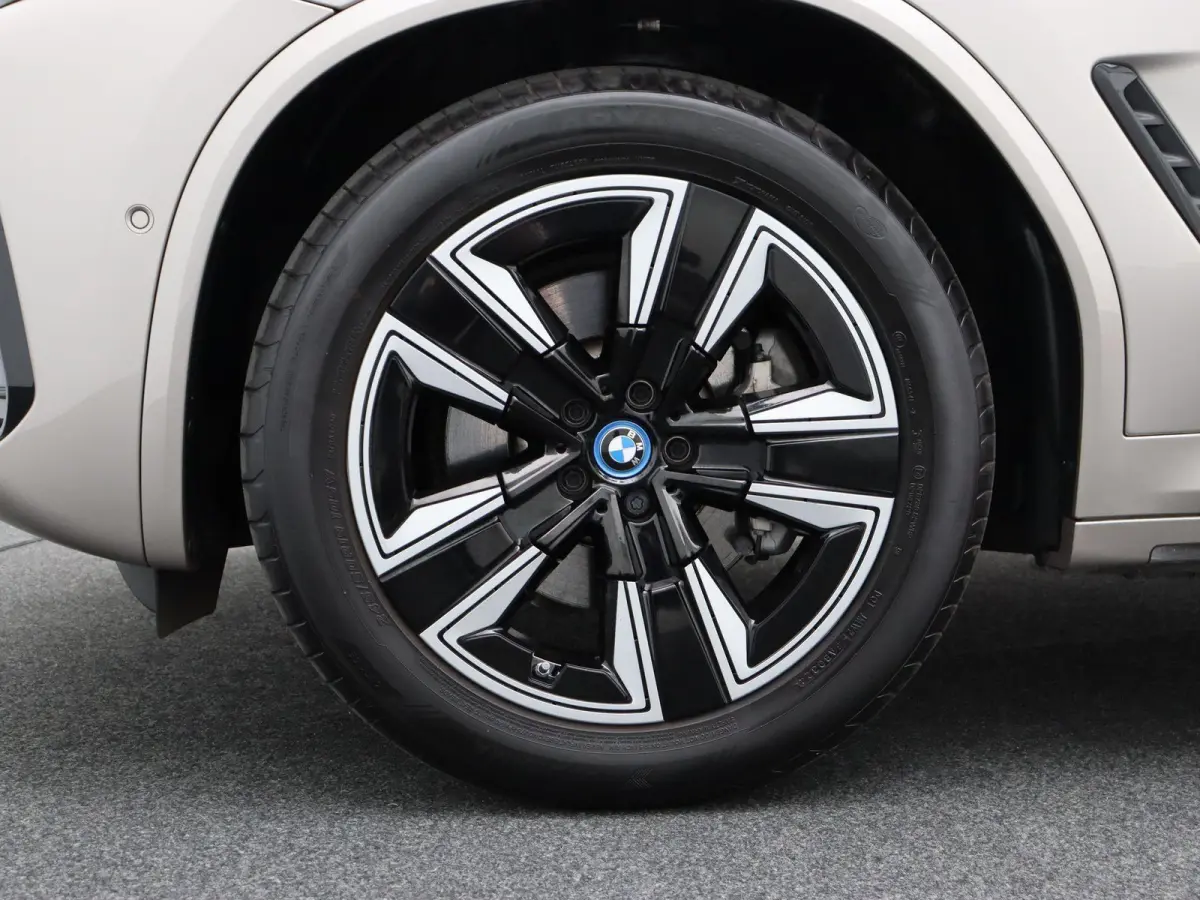 High Executive 80 kWh SoH 97% | High Executive | Stuurwielrand Verwarmd | Driving Assistant Professional | 19''
