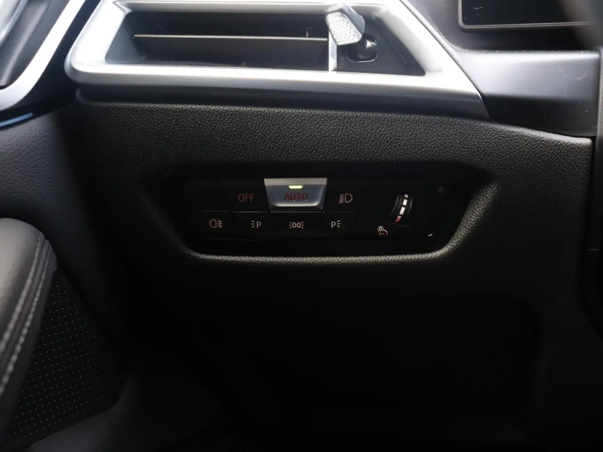 eDrive35 | M Sportpakket Pro | Panodak | Individual Lak | Laserlight | Hi-Fi | Camera | Adaptive Cruise Control | Comfort Access | Stuurwiel Verwarmd | SOH 100% | 19'' LMV