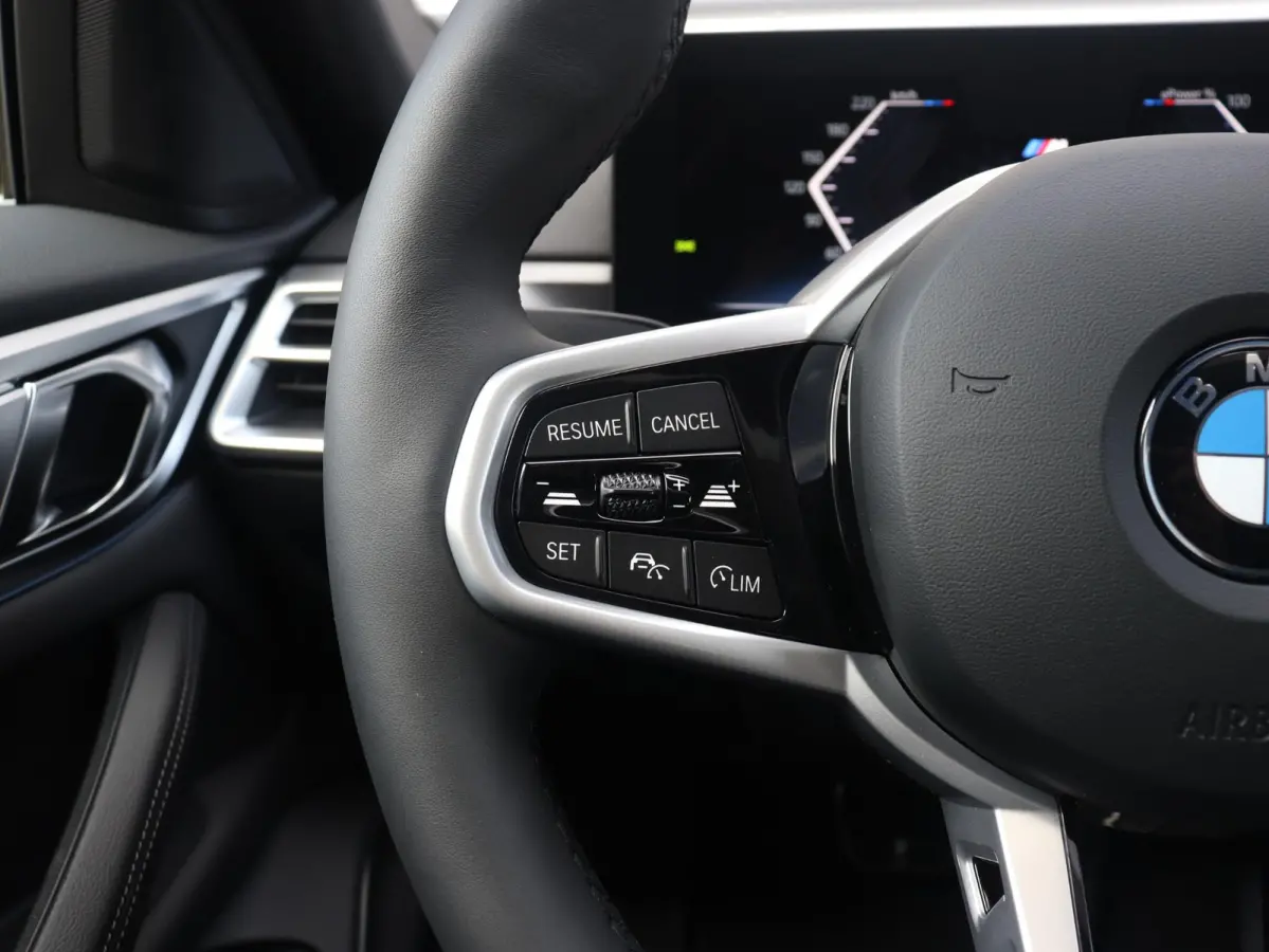 eDrive35 | M Sportpakket Pro | Panodak | Individual Lak | Laserlight | Hi-Fi | Camera | Adaptive Cruise Control | Comfort Access | Stuurwiel Verwarmd | SOH 100% | 19'' LMV